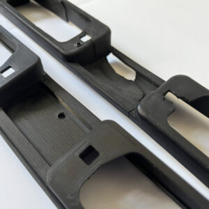 Galeria. Realizacja wydruku 3D. Wydruk elementów samochodów zabytkowych i kolekcjonerskich. Projektowanie ze wzoru - stereo elementu.