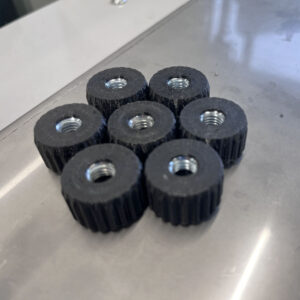 Galeria. Realizacja wydruku 3D. Łatwe do użycia nakrętki do zakręcania w palcach. Użyteczne wykorzystanie druku 3D